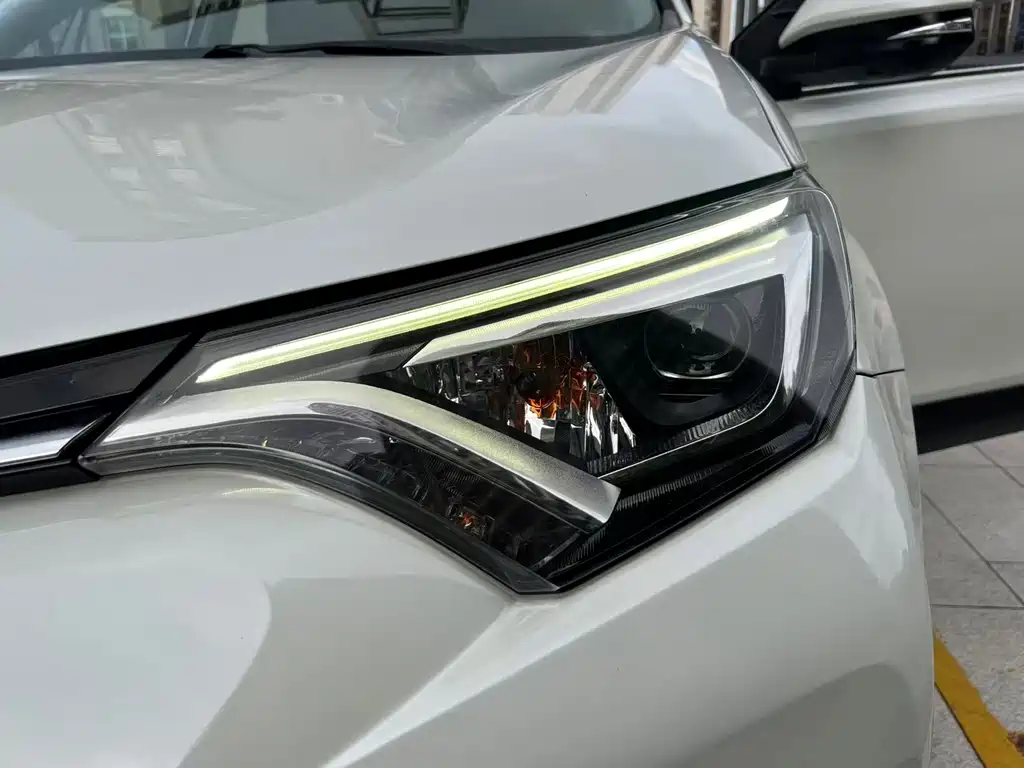 Toyota RAV4 2016 — фото 14
