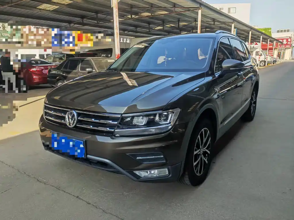 Volkswagen Tiguan L 2018 — фото 1