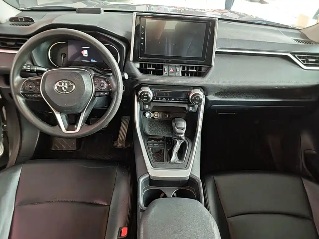 Toyota RAV4 2021 — фото 10