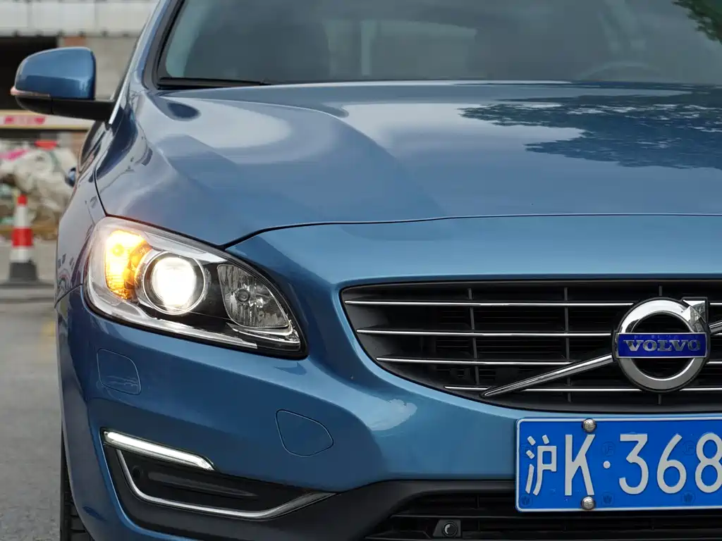 Volvo V60 2016 — фото 5