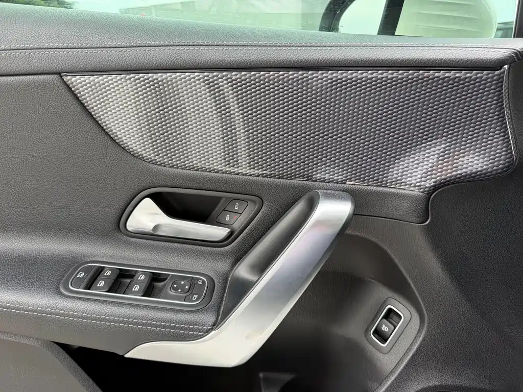 Mercedes-Benz A-Class 2019 — фото 13