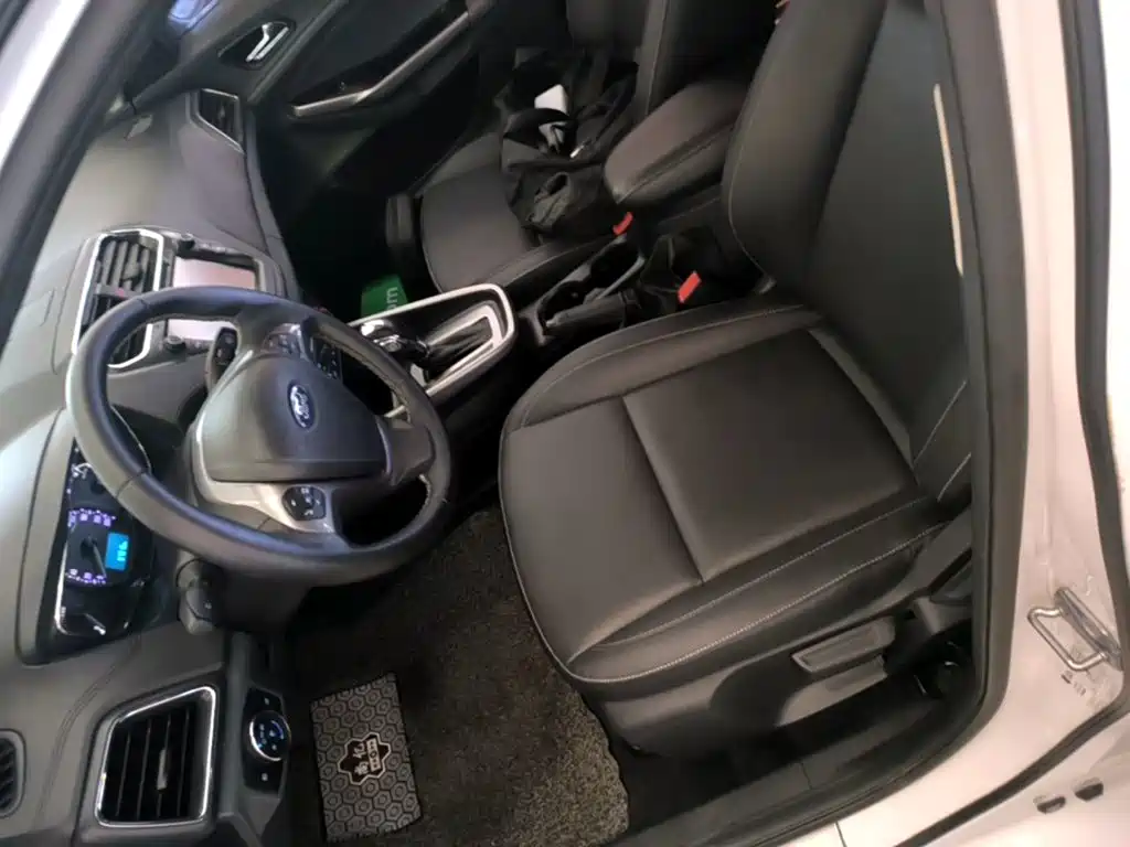 Ford Escort 2018 — фото 14