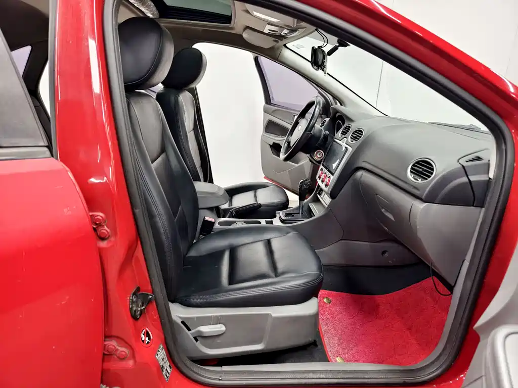 Ford Focus 2015 — фото 14