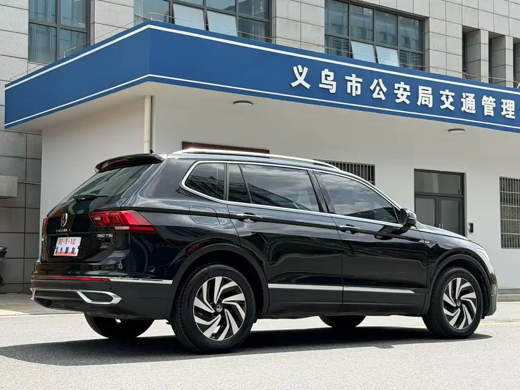 Volkswagen Tiguan L 2023 — фото 9