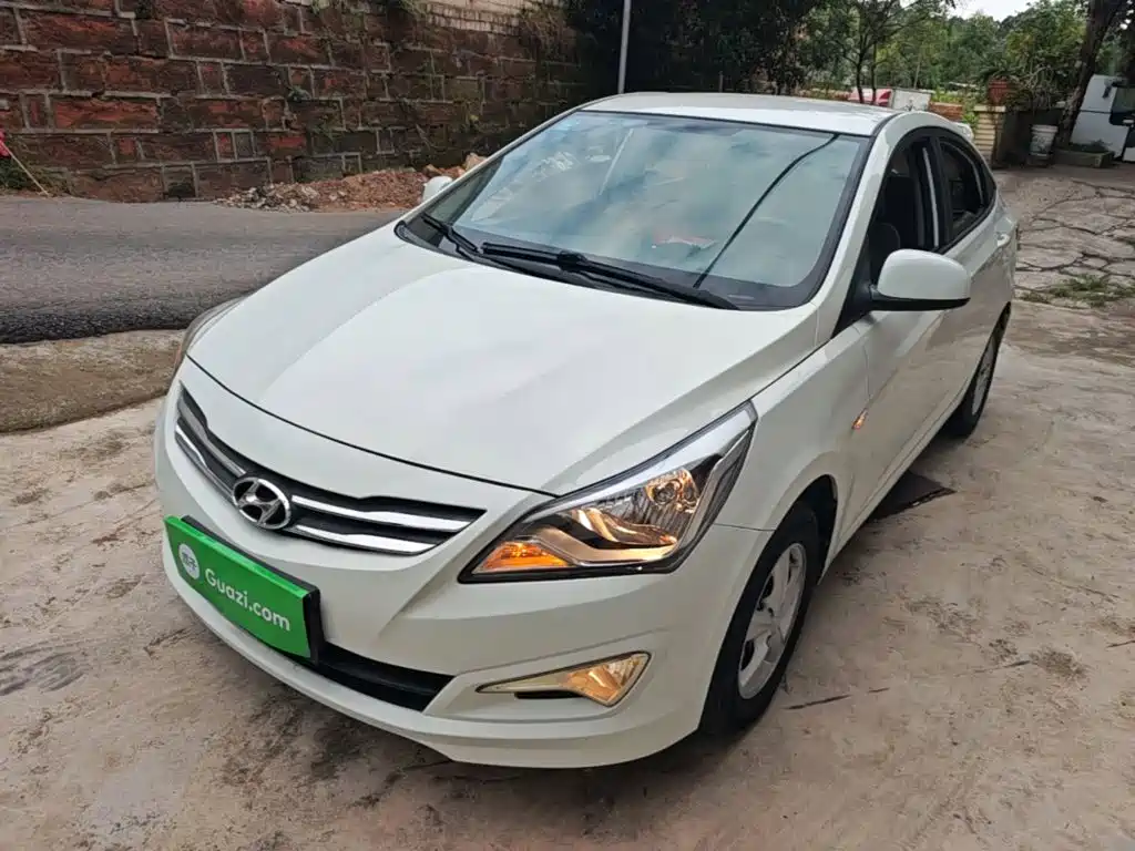 Hyundai Accent 2016 — фото 1