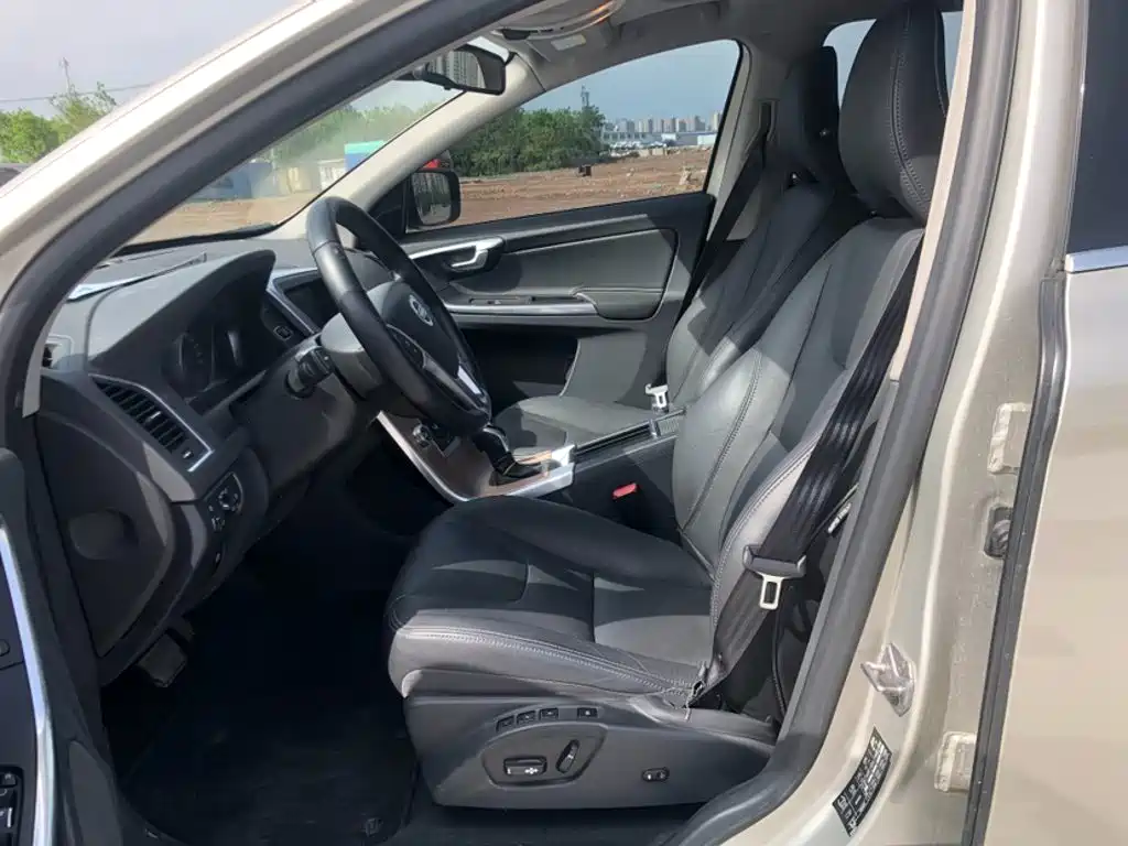 Volvo XC60 2017 — фото 14