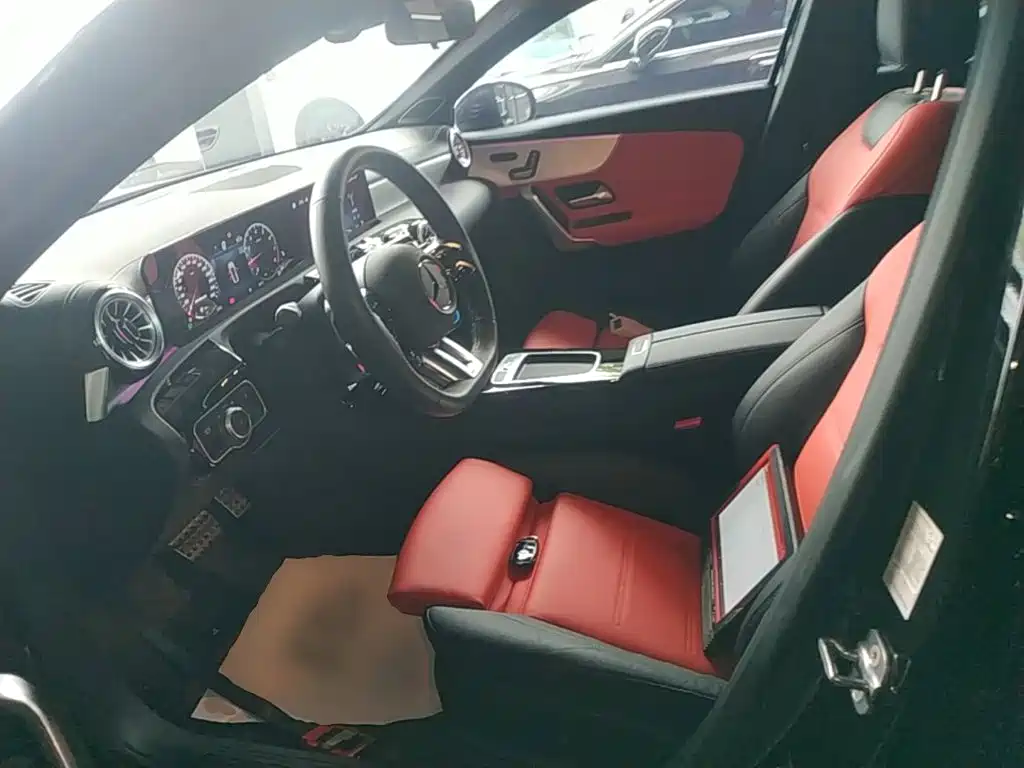 Mercedes-Benz A-Class AMG 2025 — фото 15