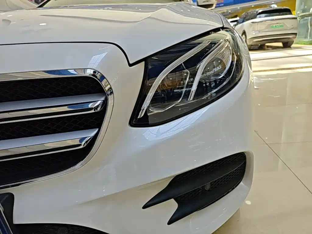 Mercedes-Benz E-Class 2017 — фото 18