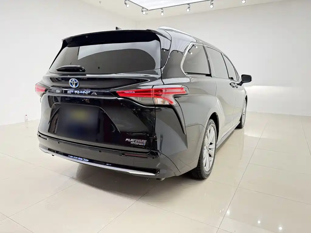 Toyota Sienna 2023 — фото 13