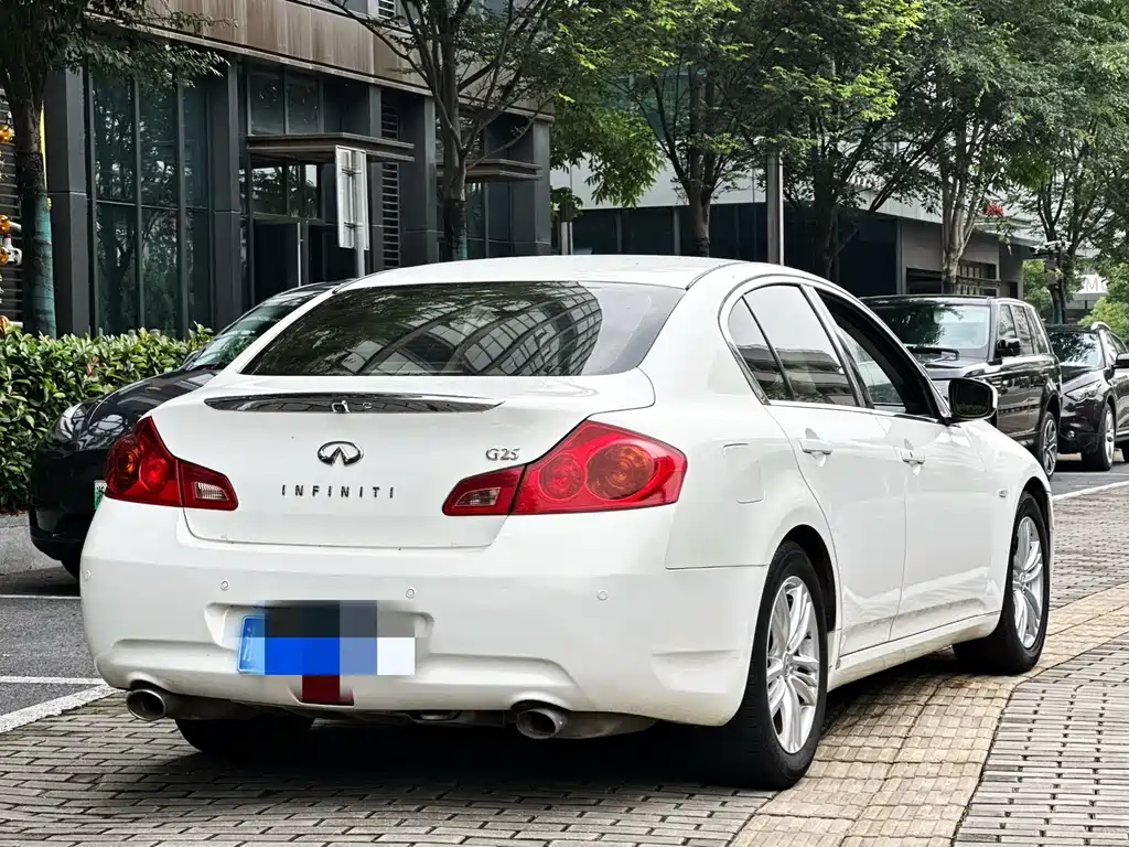 Infiniti G 2012