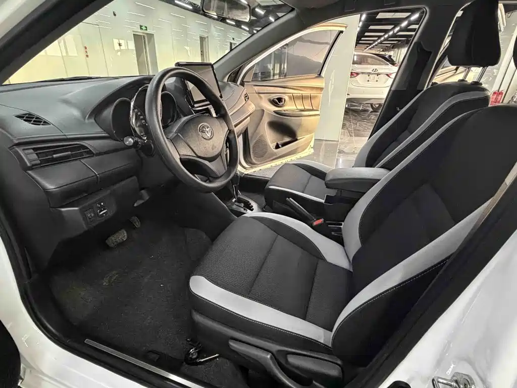 Toyota Yaris L 2020 — фото 11