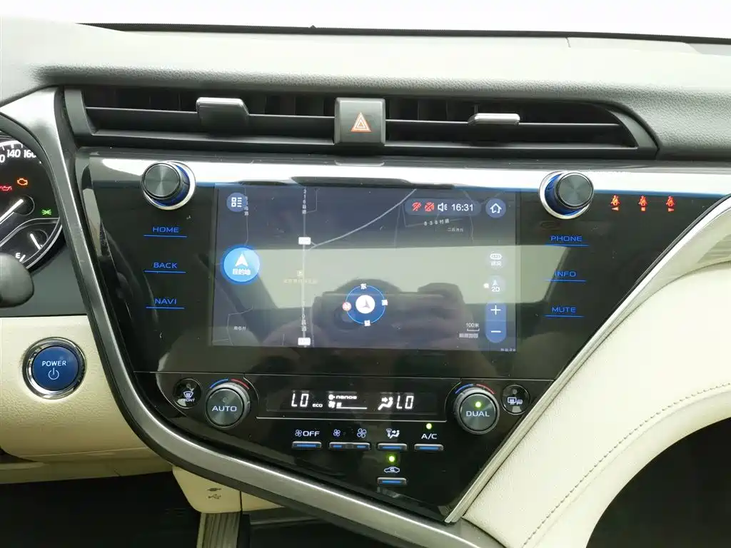 Toyota Camry 2019 — фото 12