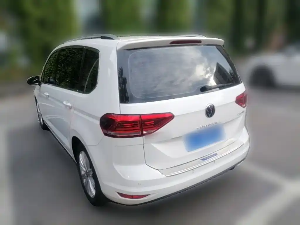 Volkswagen Touran 2022 — фото 9