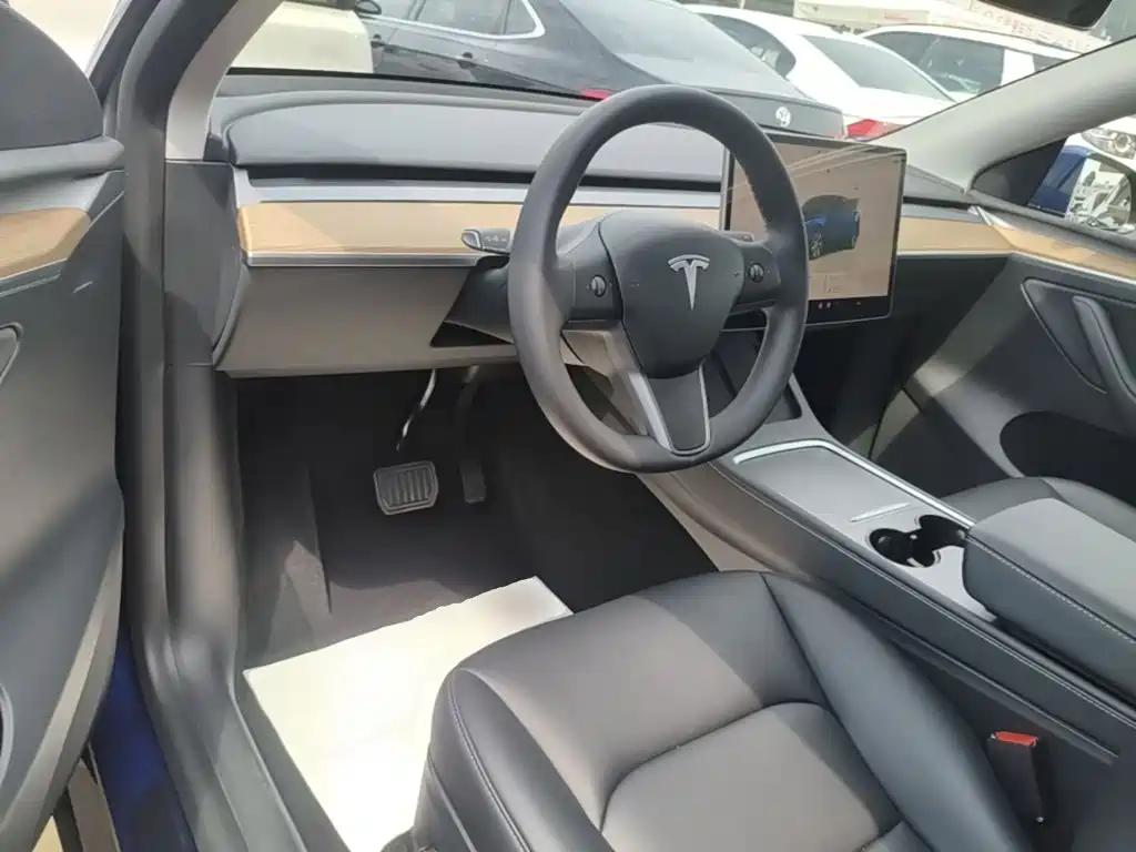 Tesla Model Y 2022 — фото 10