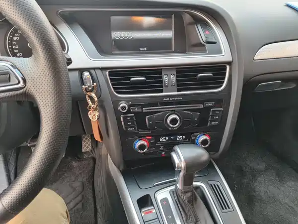Audi A4L 2015