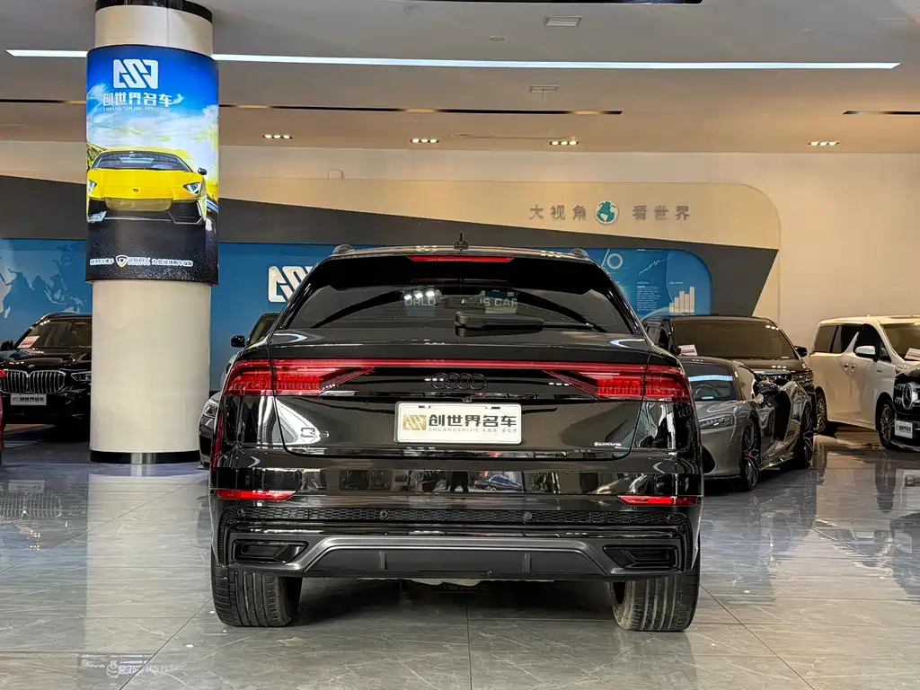 Audi Q8 2023 — фото 19