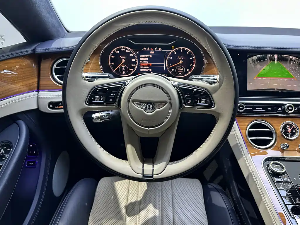 Bentley Continental 2021 — фото 16
