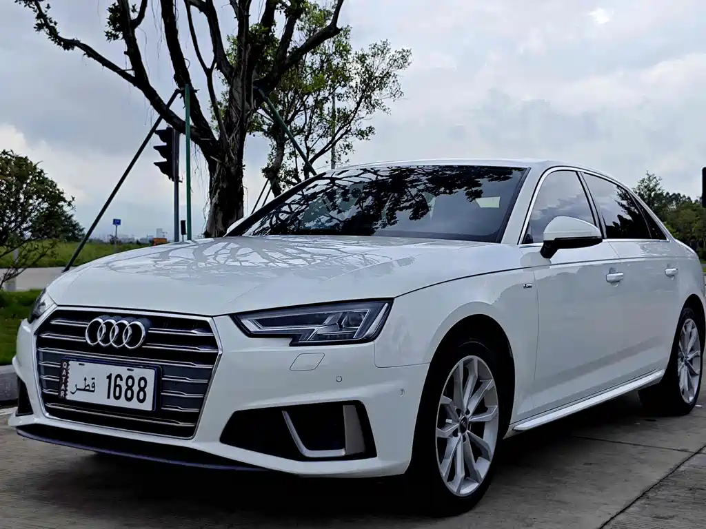 Audi A4L 2019 — фото 1