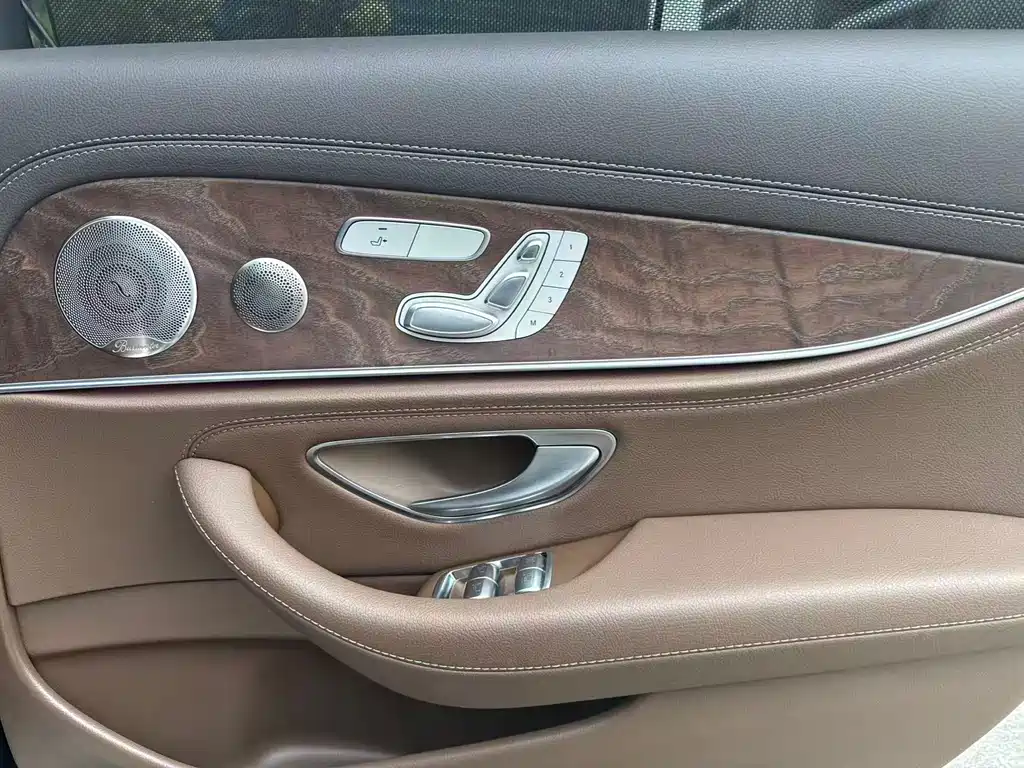 Mercedes-Benz E-Class 2022 — фото 13