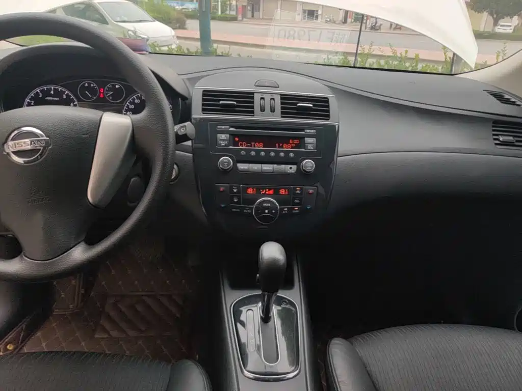 Nissan Tiida 2015 — фото 13