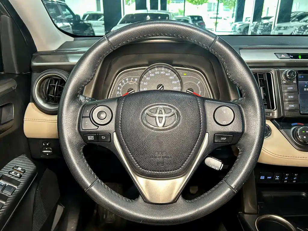 Toyota RAV4 2016 — фото 11