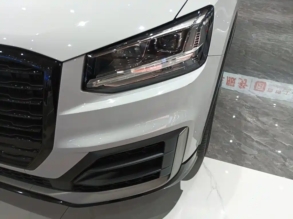 Audi Q2L 2019 — фото 18