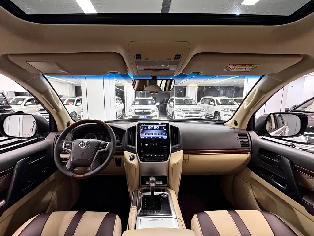 Toyota Land Cruiser 2017 — фото 15