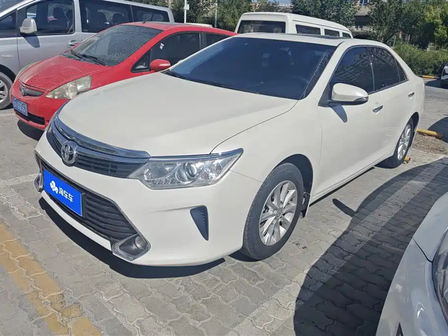 Toyota Camry 2015 — фото 1