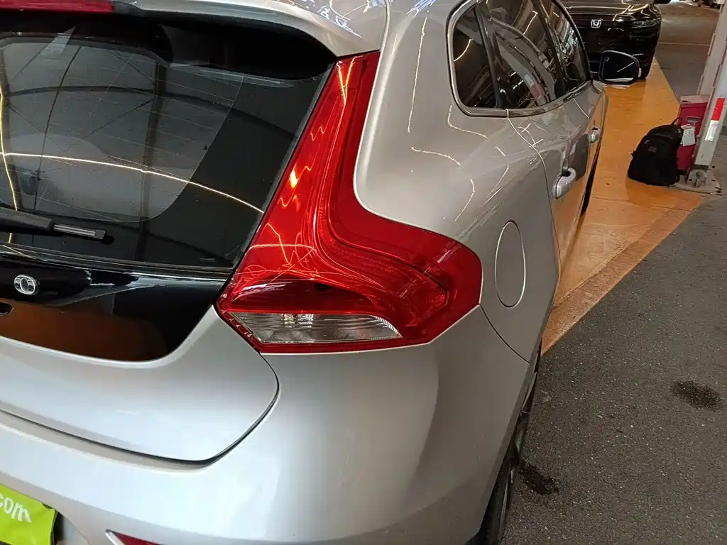 Volvo V40 2016 — фото 19
