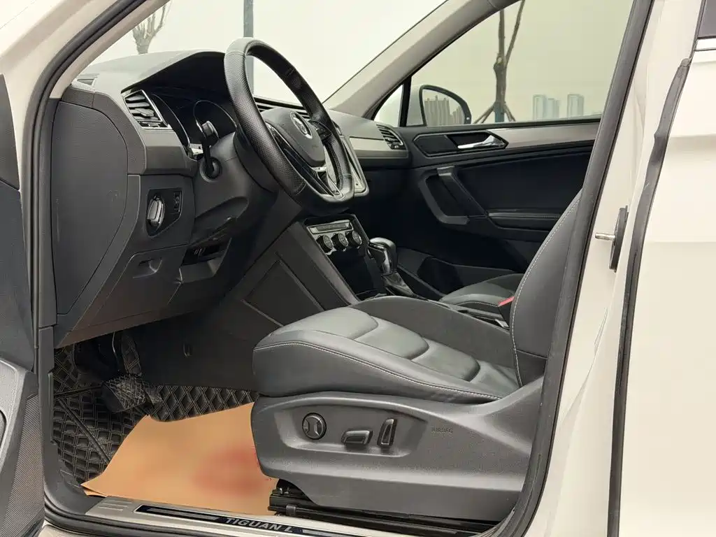 Volkswagen Tiguan L 2020 — фото 10