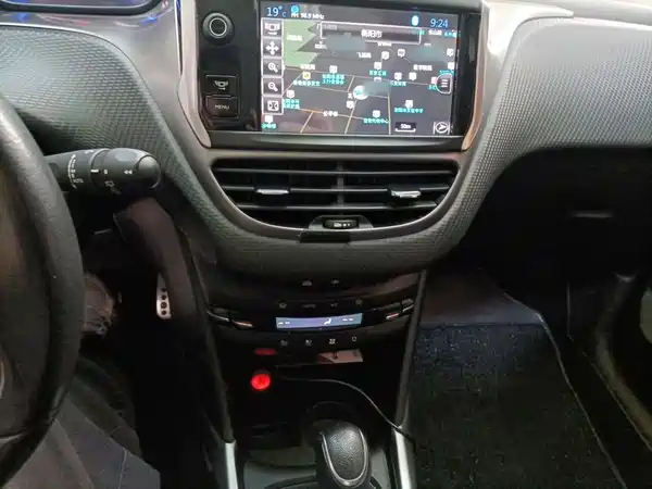 Peugeot 2008 2015