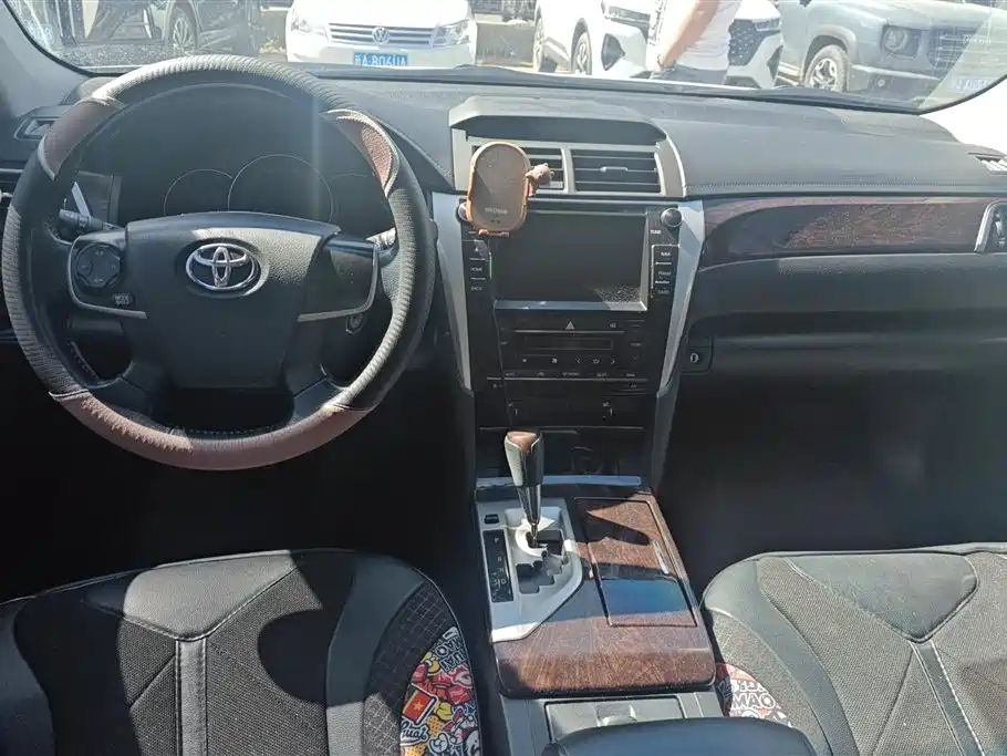 Toyota Camry 2015 — фото 12