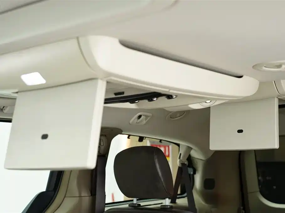 Chrysler Grand Voyager 2017 — фото 18