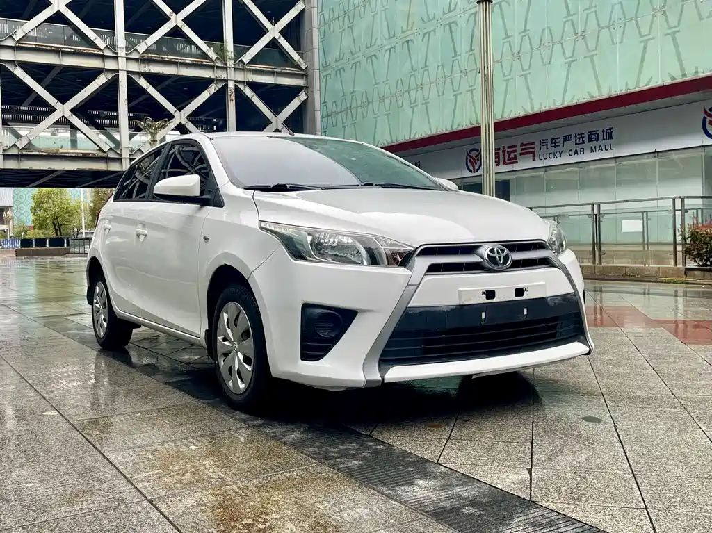 Toyota Yaris L 2015 — фото 3