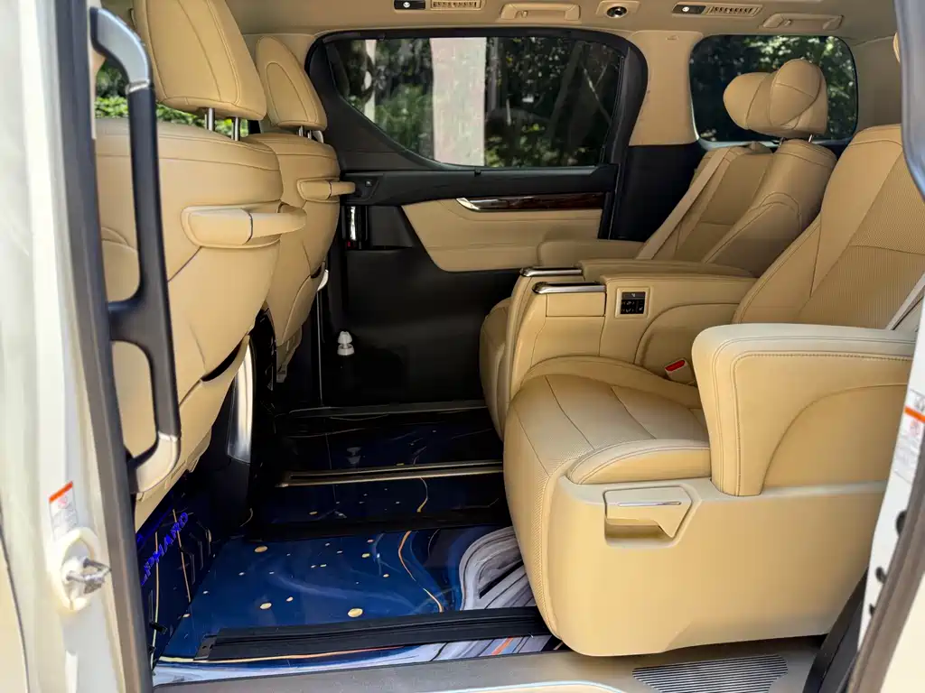 Toyota Alphard 2018 — фото 9