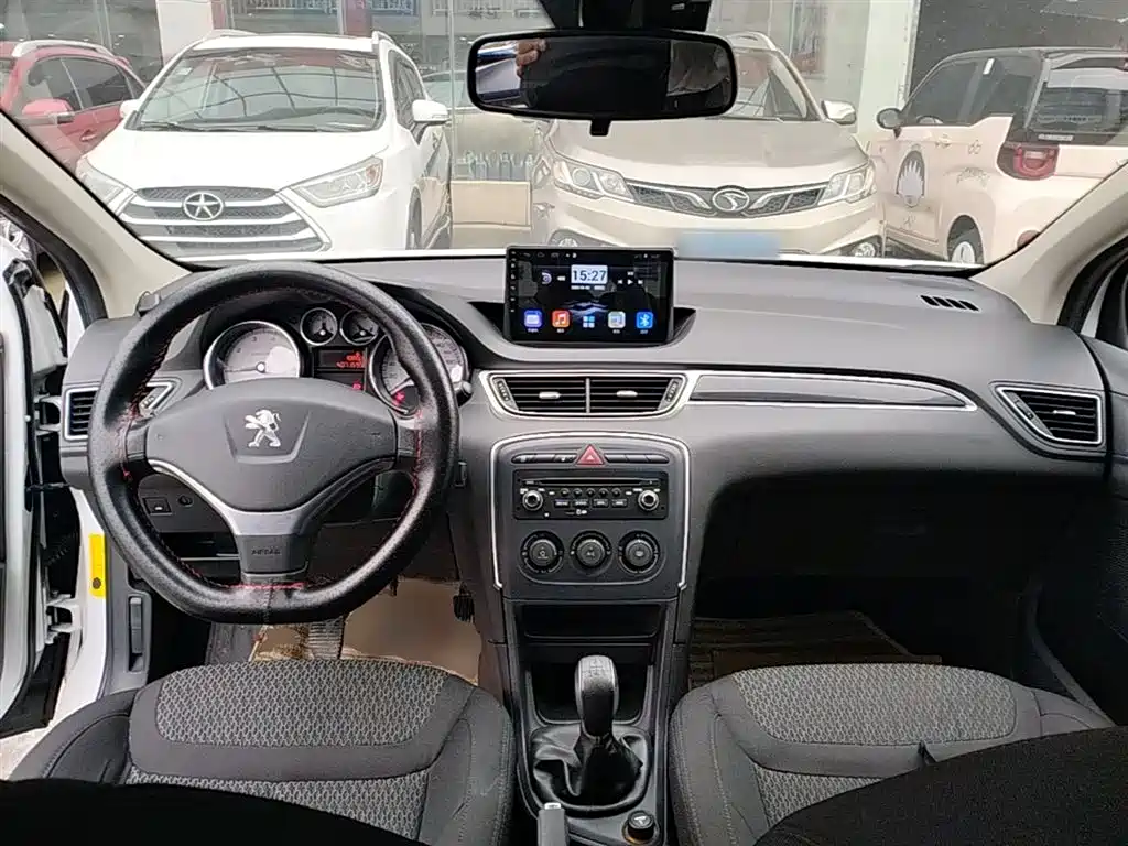 Peugeot 308 2015 — фото 10