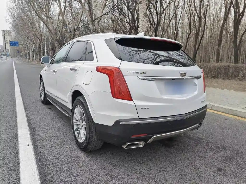 Cadillac XT5 2017 — фото 11