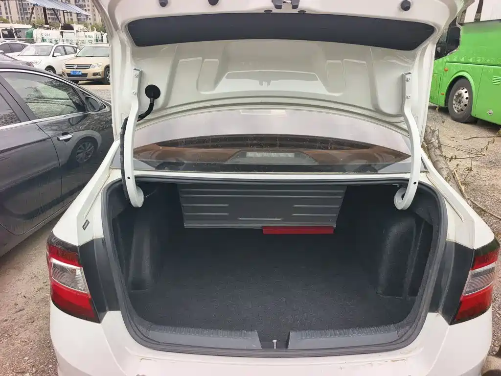 Skoda Rapid 2018 — фото 19