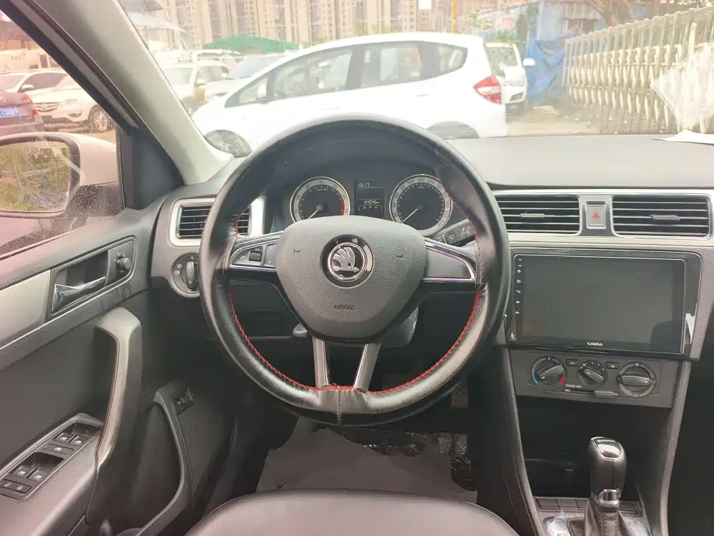Skoda Rapid 2018 — фото 11