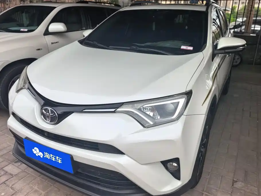 Toyota RAV4 2017 — фото 1