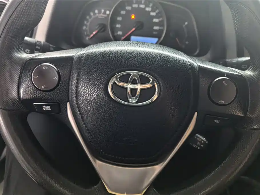 Toyota RAV4 2017 — фото 15