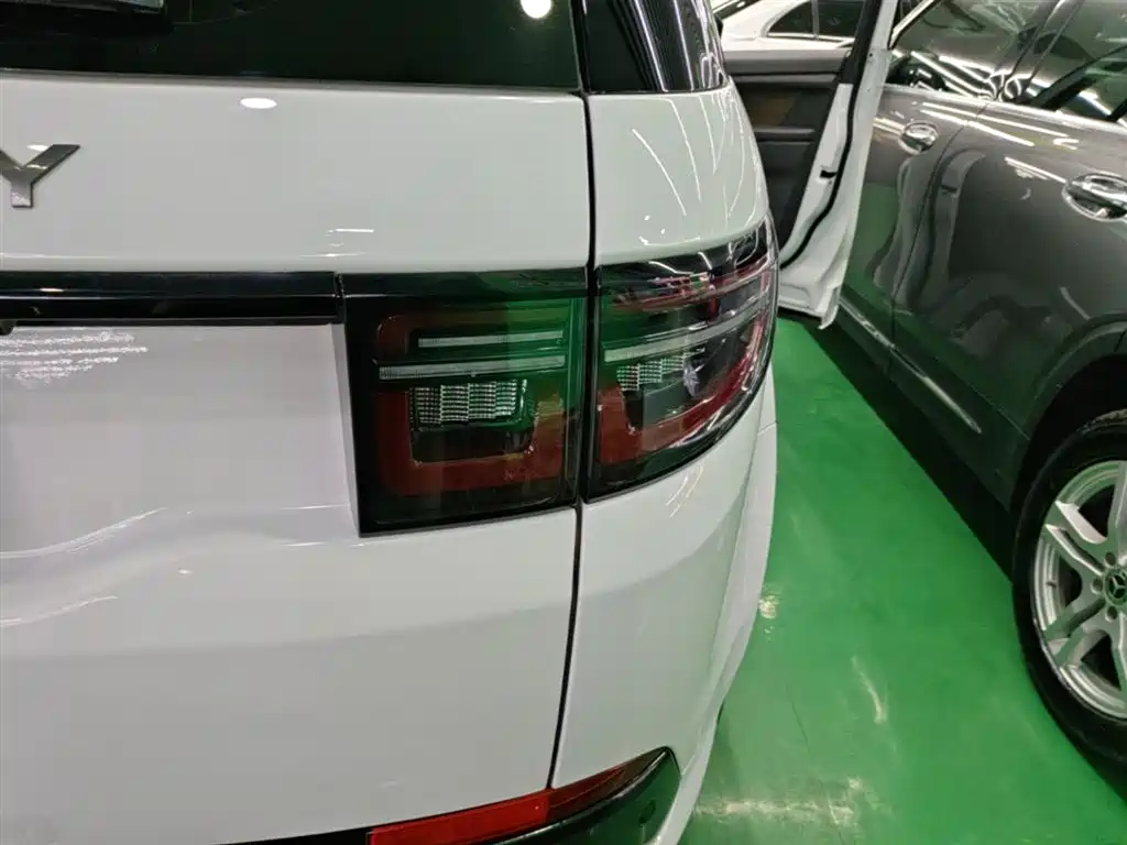 Land Rover Discovery Sport 2020 — фото 8