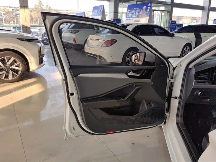 Volkswagen Sagitar 2021