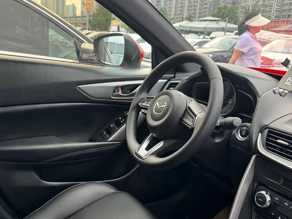 Mazda CX-4 2018 — фото 10