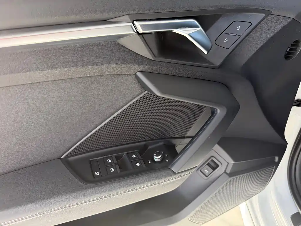Audi A3 2023 — фото 18