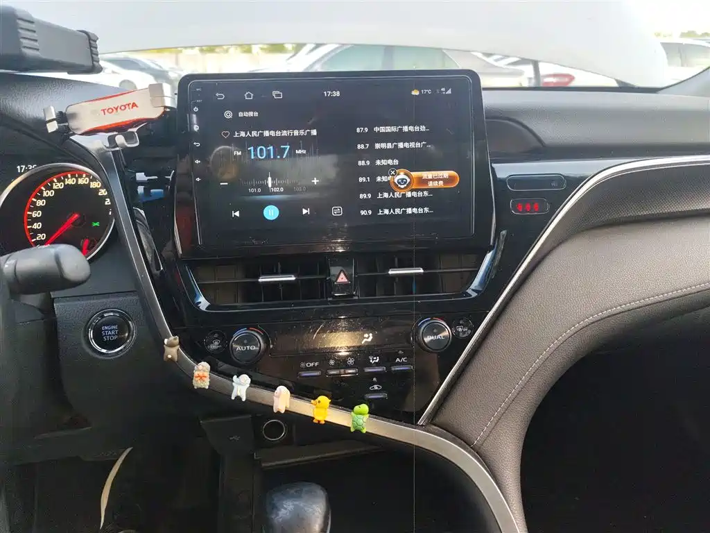 Toyota Camry 2022 — фото 13