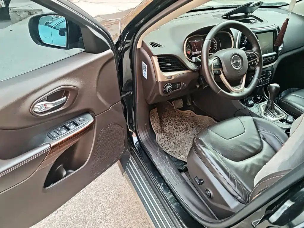 Jeep Cherokee 2015 — фото 14