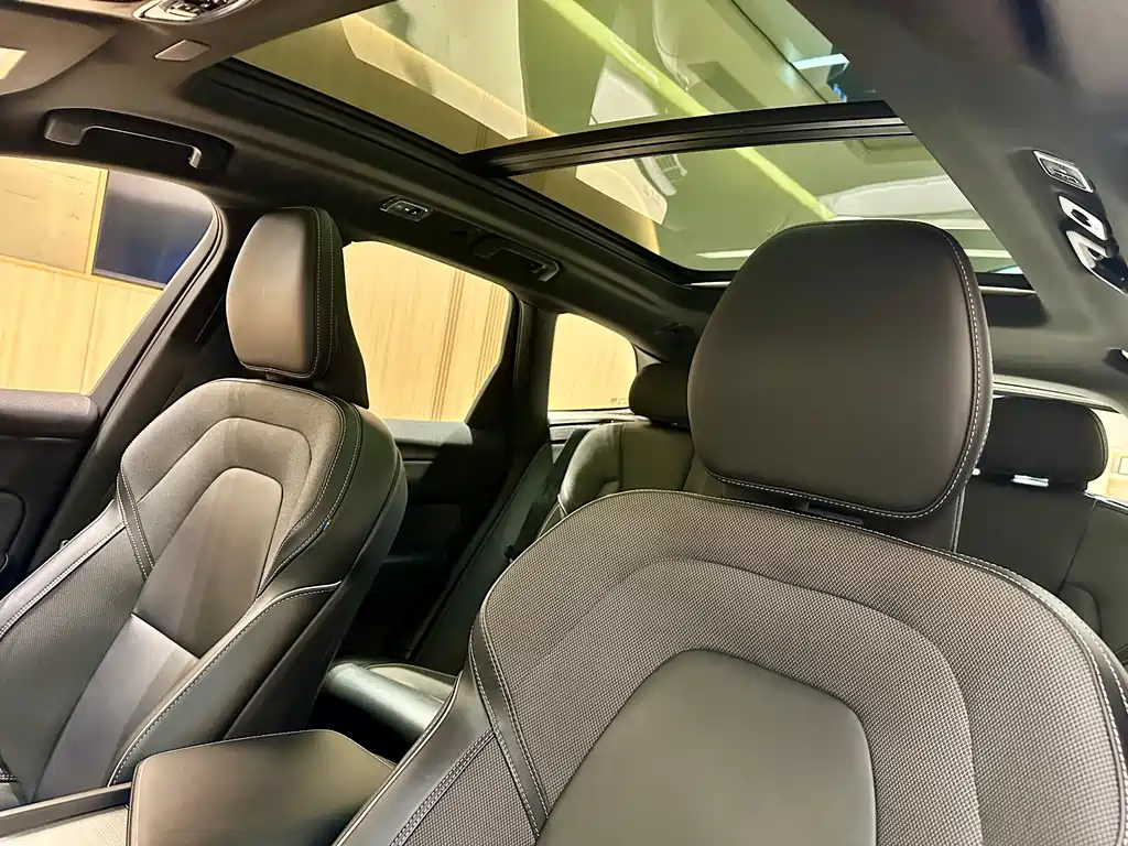 Volvo XC60 2020 — фото 19