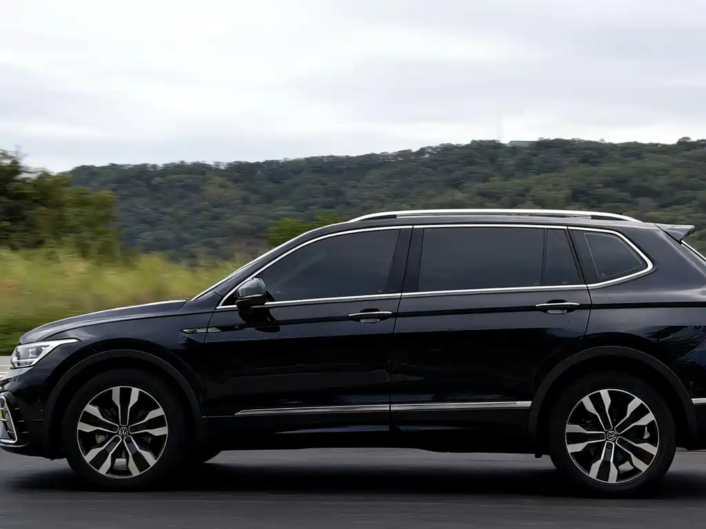 Volkswagen Tiguan L 2023 — фото 8
