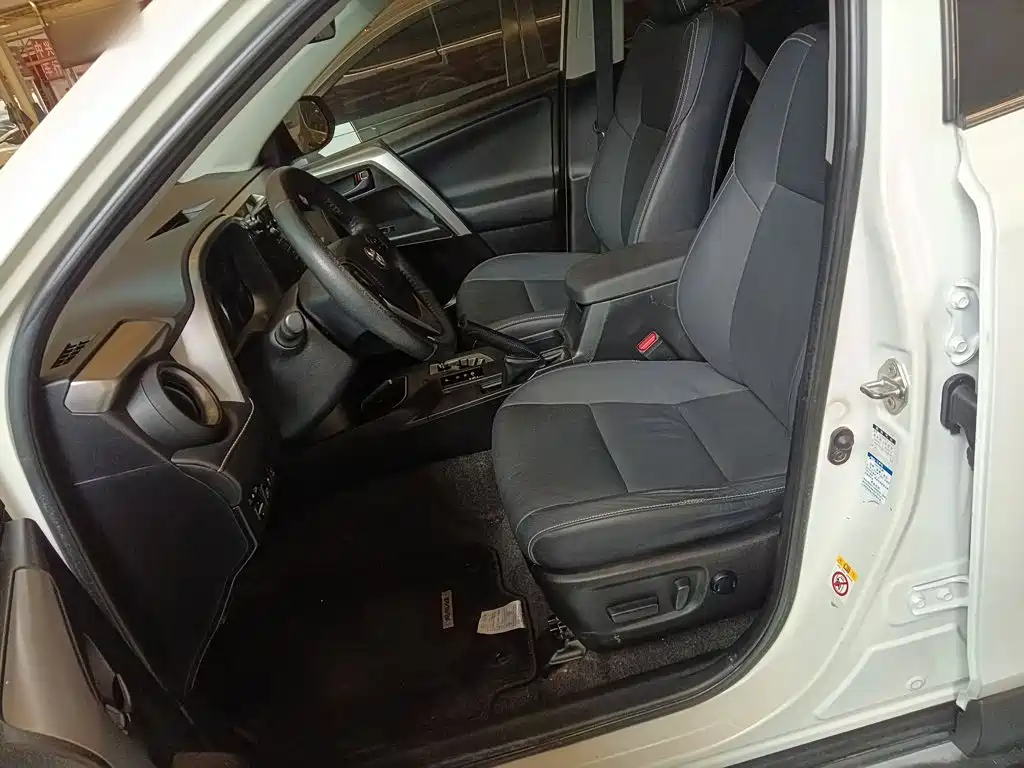 Toyota RAV4 2016 — фото 14